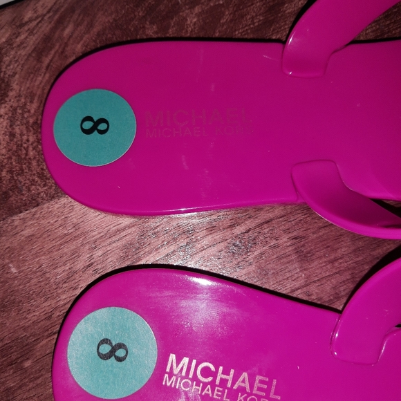 Michael Kors thongs $$ SOLD-OUT - Picture 5 of 9